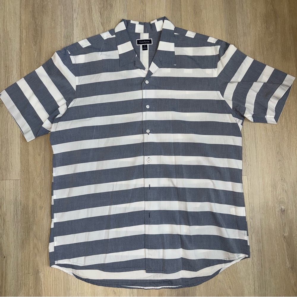 Navy and White Men’s Short Sleeve Button Down